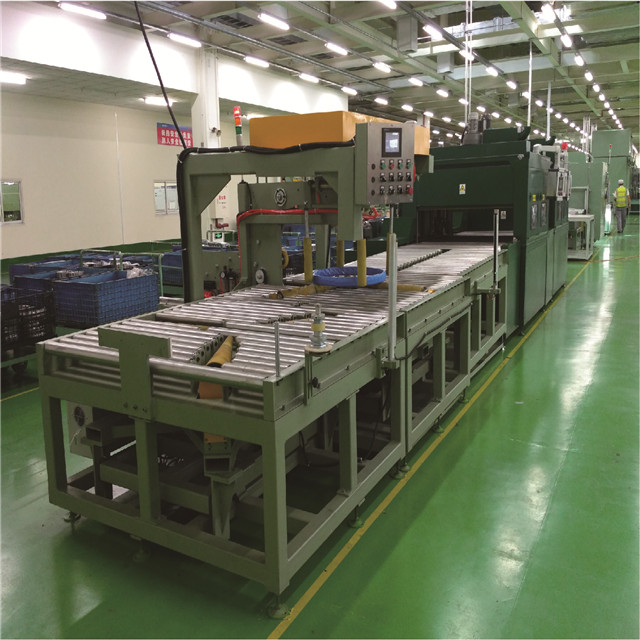 Horizontale Verpackungsmaschine mit übergroßem Lager